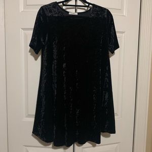 BLACK FLOWY VELVET DRESS